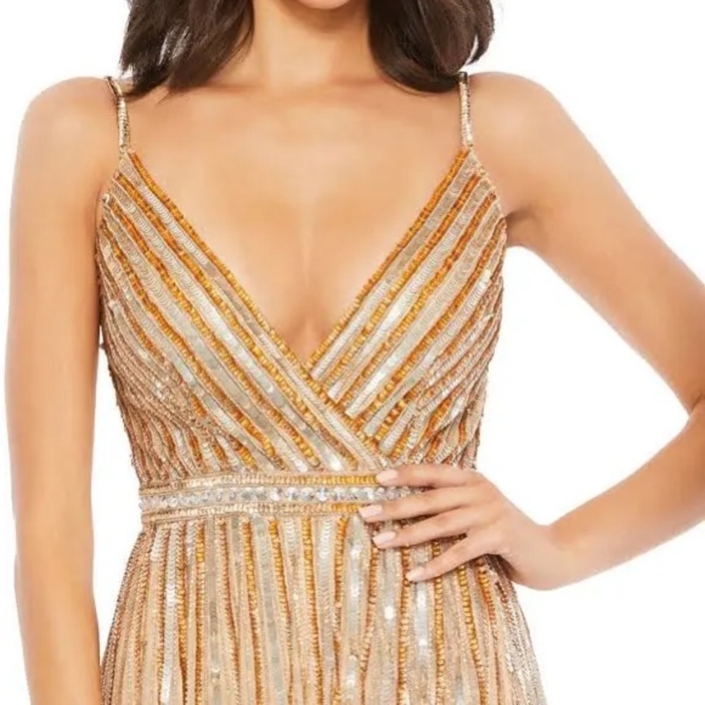 ✔️#47B BNWT MAC GUGGAL GOWN #93801